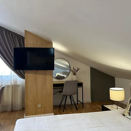 Sana 702 In Flora, Borovets